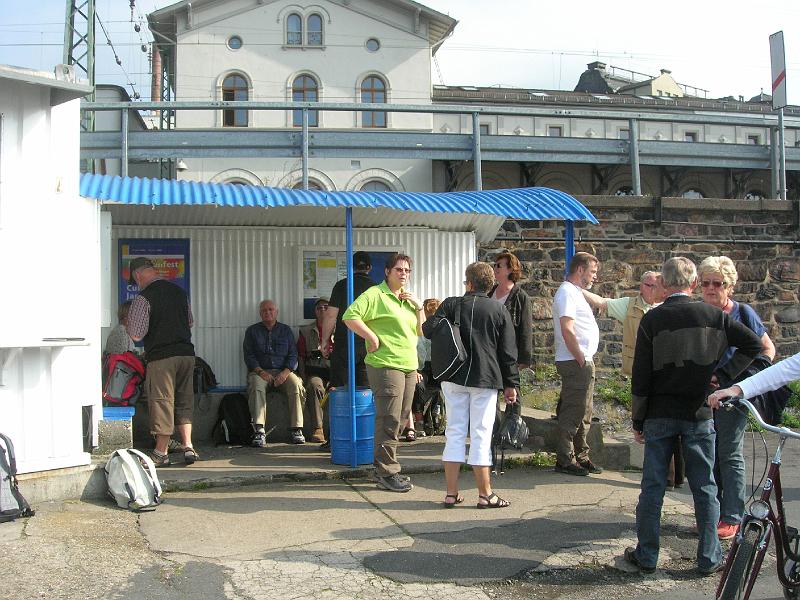 2009-05-Ausflug-Bacharach 004.jpg - Angekommen in Rüdesheim - nun sind wir vollzählig